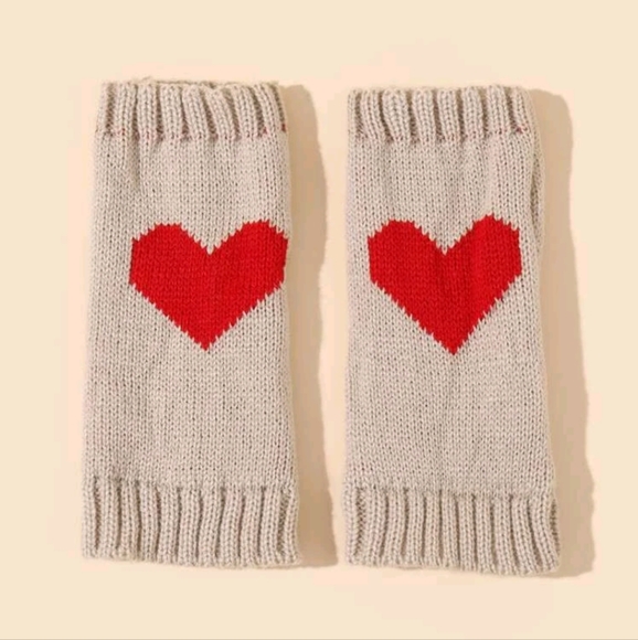 Fingerless Heart Gloves - Picture 3 of 4